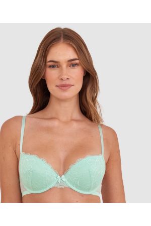 Sianie  wears a size 10 B/C bra and size 10 underwear. She is 175cm tall and has measurements of 85cm bust a 66cm waist and 93cm hips.