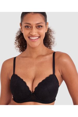 Kristina wears a size 10C bra and size 10 underwear. She is 181cm tall and has measurements of 84cm bust a 66cm waist and 99cm hips.