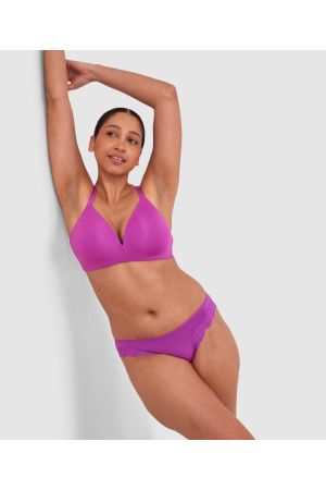 Terri-Leigh wears a size 12DD and size 12 underwear. She is a size 12 Is 177cm tall with a 98cm bust and 79cm waist and 79cm hips.