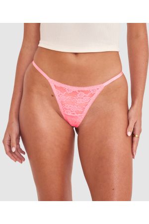 Olivia is wearing a 10B/C top and 10 bottom with bust 81cm/32in waist 65cm/25 1/2in and hip 99cm/39in. She stands at 177cm/5'9in.