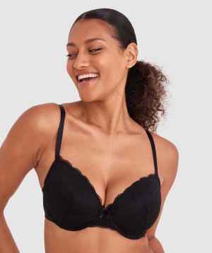 Kristina wears a size 10C bra and size 10 underwear. She is 181cm tall and has measurements of 84cm bust a 66cm waist and 99cm hips.