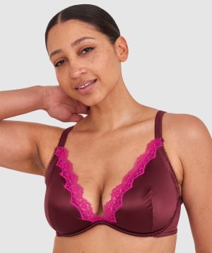 Terri-Leigh wears a size 12DD and size 12 underwear. She is a size 12 Is 177cm tall with a 98cm bust and 79cm waist and 79cm hips.