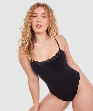 Tay G wears a size 12DD bra and size 12 underwear. She is 161cm tall and has measurements of 92cm bust a 71cm waist and 101cm hips.