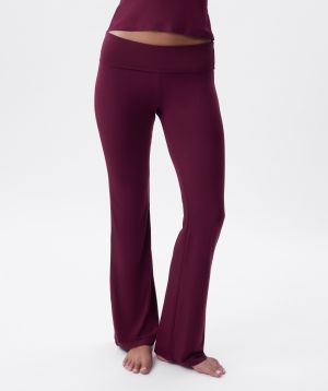 Jayde is wearing a 10DD bra and 10 underwear, with bust 86cm/34in, waist 70cm/27.5in, and hip 99cm/39in. She stands at 181cm/5'11in.