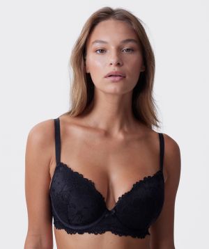 Jayde is wearing a 10DD bra and 10 underwear, with bust 86cm/34in, waist 70cm/27.5in, and hip 99cm/39in. She stands at 181cm/5'11in.