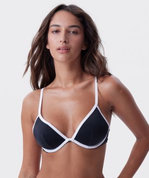 Kushi is wearing a 10C/S top and 10/S bottom, with bust 79cm/31in, waist 61cm/24in, and hip 91cm/36in. She stands at 173cm/5'8in.