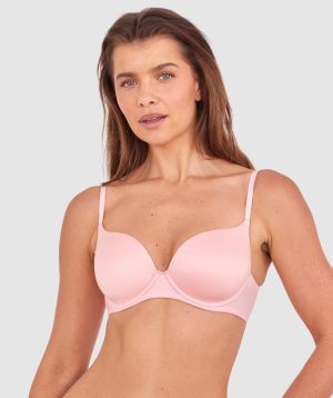 Kris wears a size 10C bra and size 10 underwear. She is 181cm tall and has measurements of 84cm bust a 66cm waist and 99cm hips.