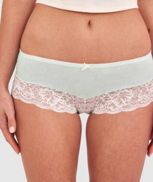 Kris wears a size 10C bra and size 10 underwear. She is 181cm tall and has measurements of 84cm bust a 66cm waist and 99cm hips.