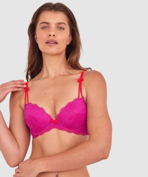 Kris wears a size 10C bra and size 10 underwear. She is 181cm tall and has measurements of 84cm bust a 66cm waist and 99cm hips.