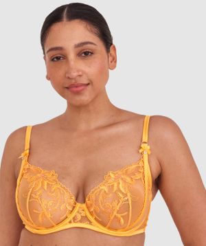 Terri-Leigh wears a size 12DD and size 12 underwear. She is a size 12 Is 177cm tall with a 98cm bust and 79cm waist and 79cm hips.