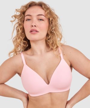 Tay G wears a size 12DD bra and size 12 underwear. She is 161cm tall and has measurements of 92cm bust a 71cm waist and 101cm hips.