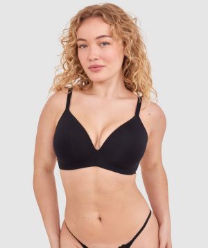 Tay G wears a size 12DD bra and size 12 underwear. She is 161cm tall and has measurements of 92cm bust a 71cm waist and 101cm hips.