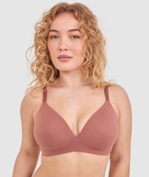 Tay G wears a size 12DD bra and size 12 underwear. She is 161cm tall and has measurements of 92cm bust a 71cm waist and 101cm hips.