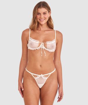 Olivia is wearing a 10B/C top and 10 bottom with bust 81cm/32in waist 65cm/25 1/2in and hip 99cm/39in. She stands at 177cm/5'9in.