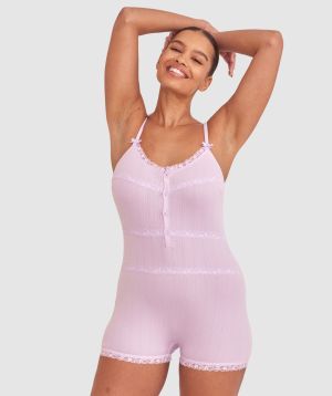 Shimma is wearing a 12 DD top and 12 bottom with bust 94cm/37in waist 70cm/27 1/2in and hip 107cm/42in. She stands at 175cm/5'9in.