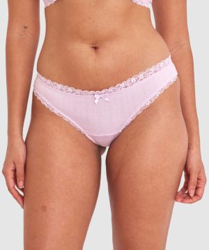 Shimma is wearing a 12 DD top and 12 bottom with bust 94cm/37in waist 70cm/27 1/2in and hip 107cm/42in. She stands at 175cm/5'9in.