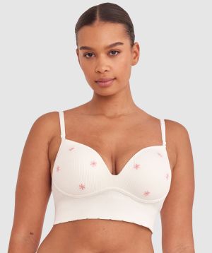 Shimma is wearing a 12 DD top and 12 bottom with bust 94cm/37in waist 70cm/27 1/2in and hip 107cm/42in. She stands at 175cm/5'9in.