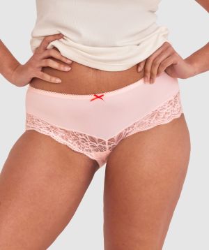 Shimma is wearing a 12 DD top and 12 bottom with bust 94cm/37in waist 70cm/27 1/2in and hip 107cm/42in. She stands at 175cm/5'9in.